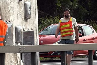 Novotného nehoda na dálnici: Komplikace s řidičákem starosty