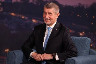 V hlavní roli mramor a luxusní repráky: Andrej Babiš ukázal obývák, zaujala malá televize i jasné stopy Moniky - Super.cz