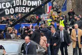 Ficovi a Orbánovi se dostalo v Praze přivítání. Přívětivé rozhodně nebylo - Novinky