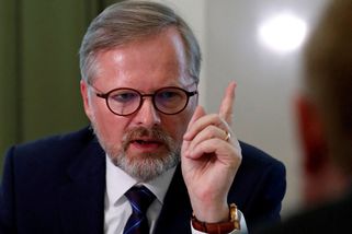 Vláda hledá způsob, jak otočit propad preferencí. Přijde revoluce, hrozí Středula