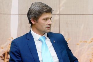 Stát by měl dát lidem 200 miliard na obnovitelné zdroje, míní Hilšer - Novinky