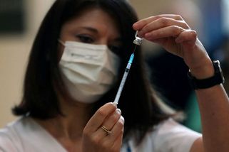 Lidé žádají i miliony za komplikace po očkování - Novinky