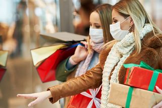 Obchody zůstanou otevřené i na Štědrý den. Od pátku se zavřou restaurace a hotely
