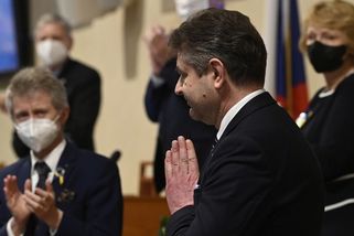 Senát odsoudil ruskou agresi. Němcová zkritizovala i Zemana s Klausem - Novinky