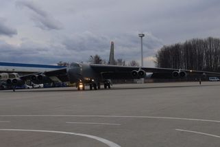 V Mošnově přistál americký bombardér B-52 - Novinky