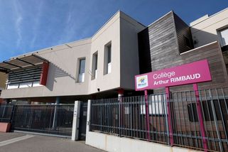 Třináctiletá nenosila hidžáb, spolužáci ve Francii ji zbili do bezvědomí - Novinky