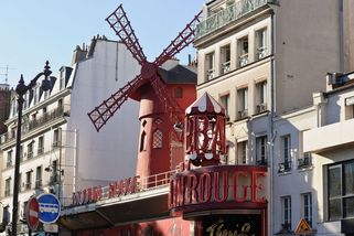 Brutální hromadné znásilnění u Moulin Rouge děsí Francii - Novinky