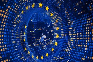 Euro je nutné přijmout co nejrychleji - Médium.cz