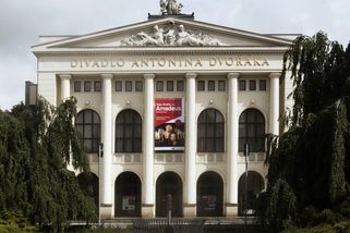 Divadlo nabídlo Ukrajincům vstup za korunu. Vytipovalo pro ně představení - Novinky