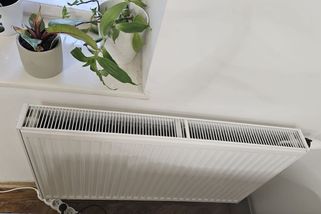 Doplácení sousedům za vytápění v paneláku mnoha lidem vadí. Nespravedlivý systém jde naštěstí snadno obejít