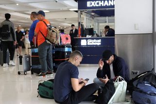 Chaos kvůli Íránu. Turisté nejen na Blízkém východě řeší, jak poletí domů - Novinky