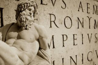 Kvíz: In vino veritas nebo de facto. Rozumíte latině, která se běžně používá v řeči? Ukažte se