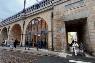 Praha otevřela první prostor v oblouku Negrelliho viaduktu. Dva roky ho bude testovat - Novinky