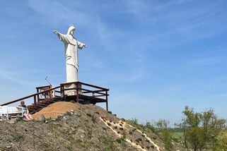 Jako v Riu de Janeiru. Socha Krista v Úžicích je nejvyšší v Česku - Novinky
