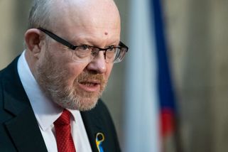 U montážní linky nebo u pokladny jen 16, ve sprše 19 stupňů. Válek navrhuje snížení minimálních teplot