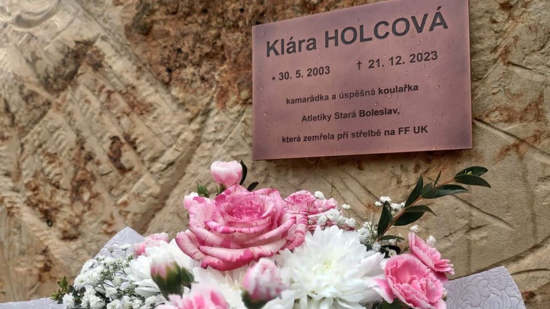 Promiň, Klárko, čas neléčí, posílá máma vzkaz dceři zabité na fakultě - Seznam Zprávy