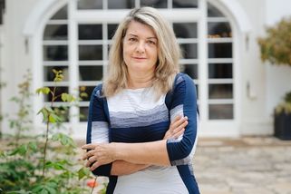 Proměna čtenářky Hanky: Studená blond, která umí přidávat roky, je pryč - Proženy.cz