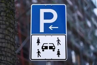 Dopravní značka připomínající rozvodové řízení je pro mnohé záhadou. Její neznalost může být drahá