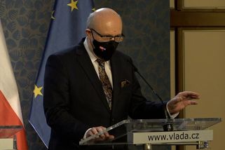 Vláda se chystá upravit opatření. Válek mluví o pracovní karanténě - Novinky