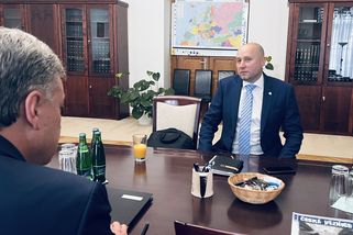 Bitcoinová kauza: Dragoun odmítl nátlak, dozor nad darem přebírá Praha