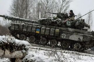 Ukrajinské tanky na sobě měly německé kříže. Chyba jednotlivce, přiznal Kyjev - Novinky