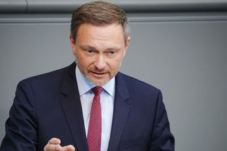 Německo kvůli vysokým cenám energií uleví lidem na daních a sníží ceny paliv - Novinky