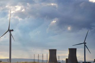 Německá elektřina je z 55 % zelená, ale vypustí 10× víc CO2 než francouzská - Médium.cz