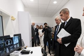 Babišova supernemocnice vcucne lékaře z půlky Prahy. Novinářka varuje před blamáží z Bratislavy