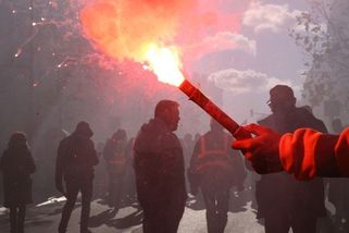 Fotky: Francouzi stávkují, nechtějí jít do důchodu až v 64 letech - Seznam Zprávy