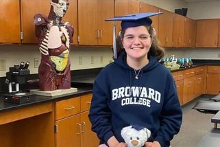 Dívka má ve 12 letech první vysokoškolský titul - Novinky