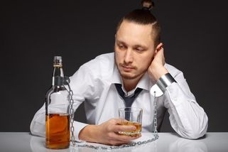 Alkohol jako nejlepší parťák a vrah zároveň - Médium.cz