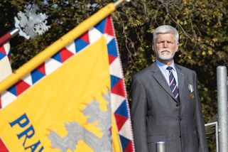 Markéta Řeháková, mluvčí prezidenta Petra Pavla, kazila důstojnost akce a neustále se smála. Divákům připadala opilá. Prý to byla katastrofa - VIPshow