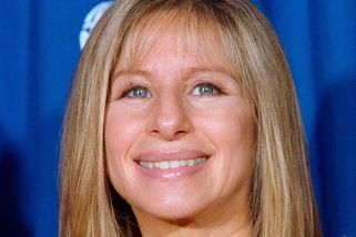 Legendární majitelka nejznámějšího nosu v šoubyznysu Barbra Streisand slaví! 81 byste jí určitě nehádali - Super.cz