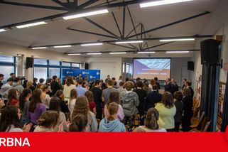 FOTO: Prezident ohromil studenty gymnázia v Olomouci. Loučili se ovací ve stoje