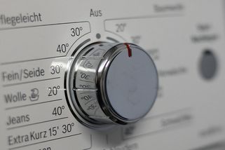 Jak vyprat záclony, aby byly bílé. Je potřeba se vyvarovat chybám