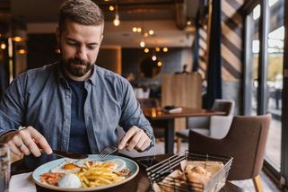 Jak jsem šetřil na jídle v restauraci a prodělal při tom kalhoty - Médium.cz