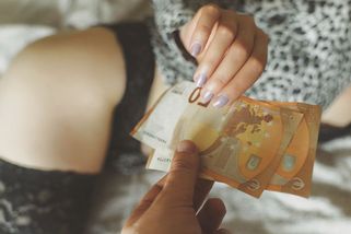 „Páchla po rybách.“ Nespokojený klient rakouského nevěstince si vzal peníze zpátky, skončil před soudem - Novinky