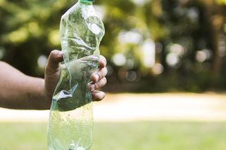 Zálohujme „petky“. Není to eko, bude to drahé, nedává to smysl, ale to je fuk - Médium.cz