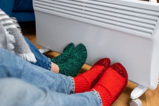 Drahý sousede, začněte už také topit. Nehodlám vám dělat sponzora komfortu - Médium.cz