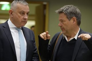 Za vypouštění CO2 se bude platit víc. EU se dohodla na zpřísnění emisních povolenek - Novinky