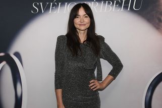 Radka Třeštíková se svlékla do naha: Spisovatelka na posteli odhalila své tělo a rozvášnila fanoušky - Super.cz