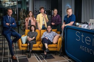 RECENZE: Vytoč mého agenta. Sázka na hvězdy hrající samy sebe vyšla - Novinky