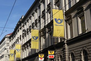 Šla jsem poslat na poštu balík: Vedoucí pobočky mi bouchla dveřmi před nosem kvůli svému absťáku - Médium.cz