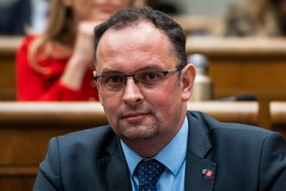 Porno jen s povolením úřadů, předložil parlamentu Slovák - Novinky