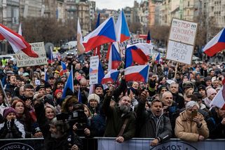 Obrazem: Čtyři tisíce lidí v Praze protestovaly proti povinnému očkování - Seznam Zprávy