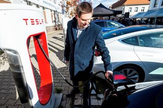 Ojetá elektroauta zlevňují. V součtu nákladů už konkurují spalovacím vozům - Novinky