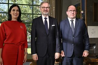 Čím chce Fiala porazit Babiše? Spolu vsadí na zahraniční témata, uvedli politologové