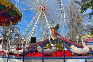 ‚Vítr v peněžence.‘ Do Prahy přijela matějská pouť, návštěvníkům se nelíbí vysoké ceny