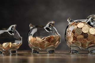 Minimální mzda už zase roste rychleji než průměrný důchod