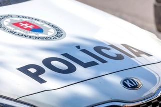 Brutální vražda u Bratislavy: Syn našel doma matku s nožem v hrudníku. Stopy vedou do Česka